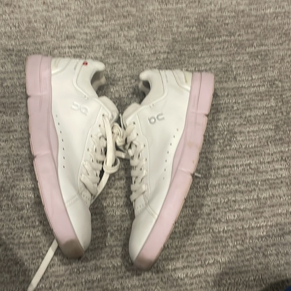 On Roger Federer Women’s court shoes size 9 - Picture 6 of 7